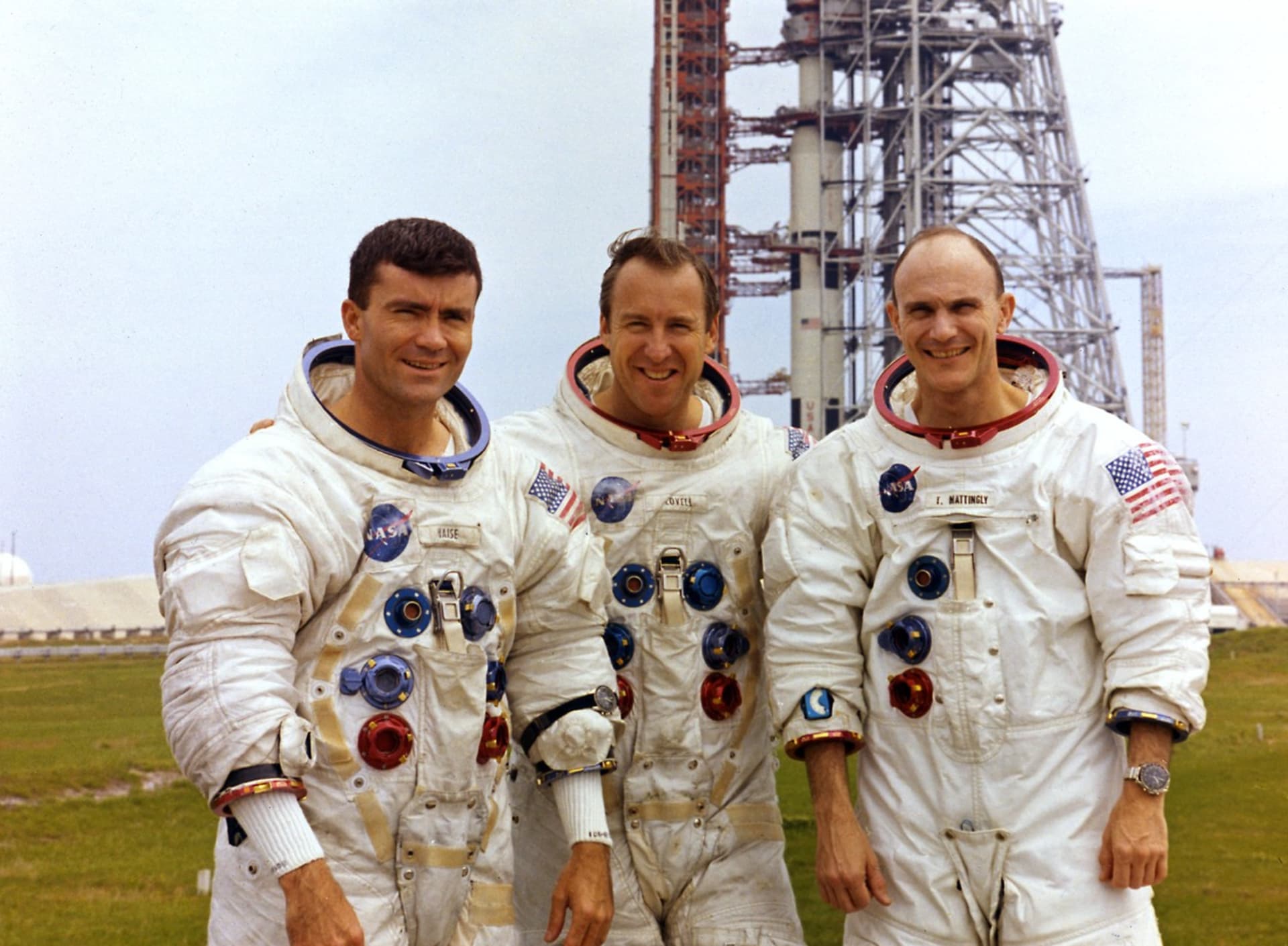 Astronauti James A. Lovell Jr., Fred W. Haise Jr. and Thomas K. Mattingly  dubnu roku 1970 