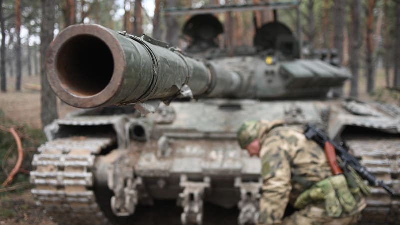 Na Ukrajině řádí tankový Frankenstein. Video odhaluje monstrum stvořené ze tří ruských strojů