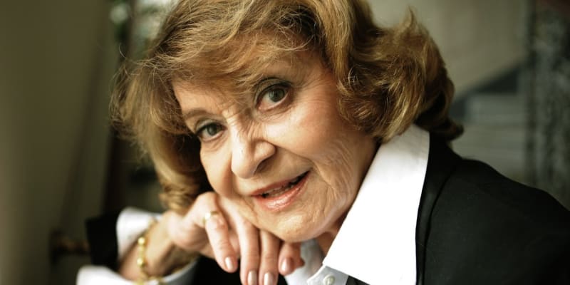 Zpěvačka Yvetta Simonová slaví 95. narozeniny a vypadá stále báječně.