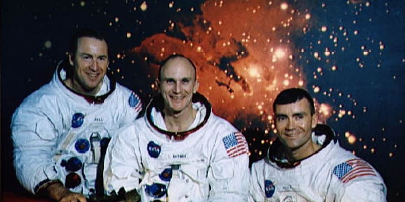 Astronauti James A. Lovell, Thomas K. Mattingly a Fred W. Haise