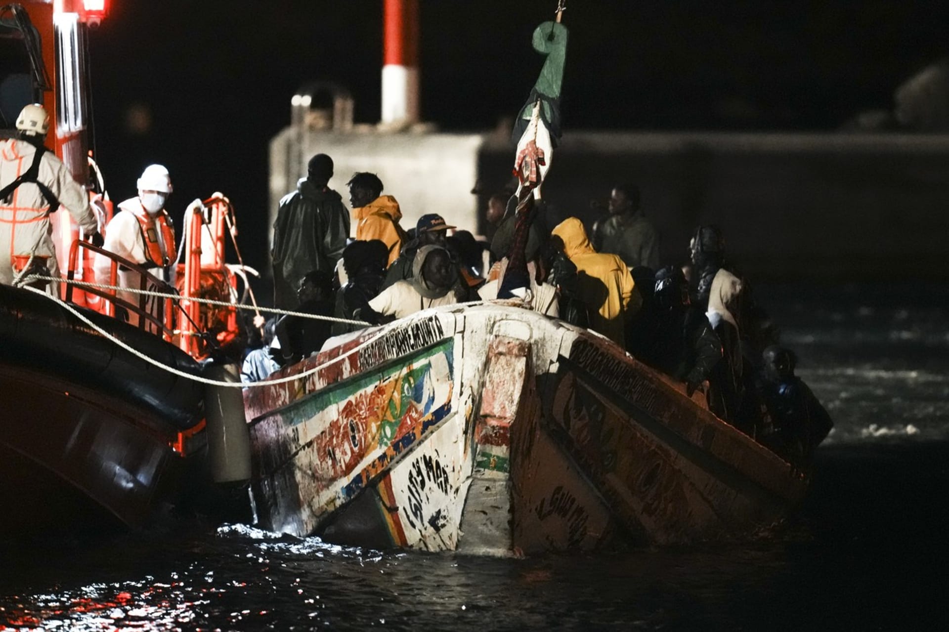 Španělští záchranáři u Kanárských ostrovů zachránili přes 500 migrantů.