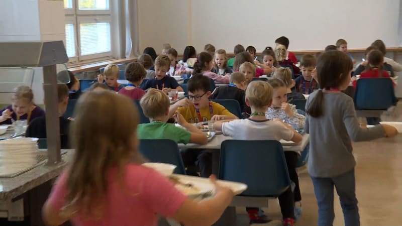 Ministr zemědělství chce do školních jídelen výhradně potraviny od českých farmářů.