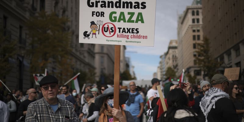 Do ulic Washingtonu vyšly tisíce lidí na podporu Palestiny.
