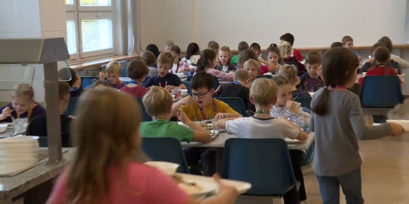 Ministr zemědělství chce do školních jídelen výhradně potraviny od českých farmářů.