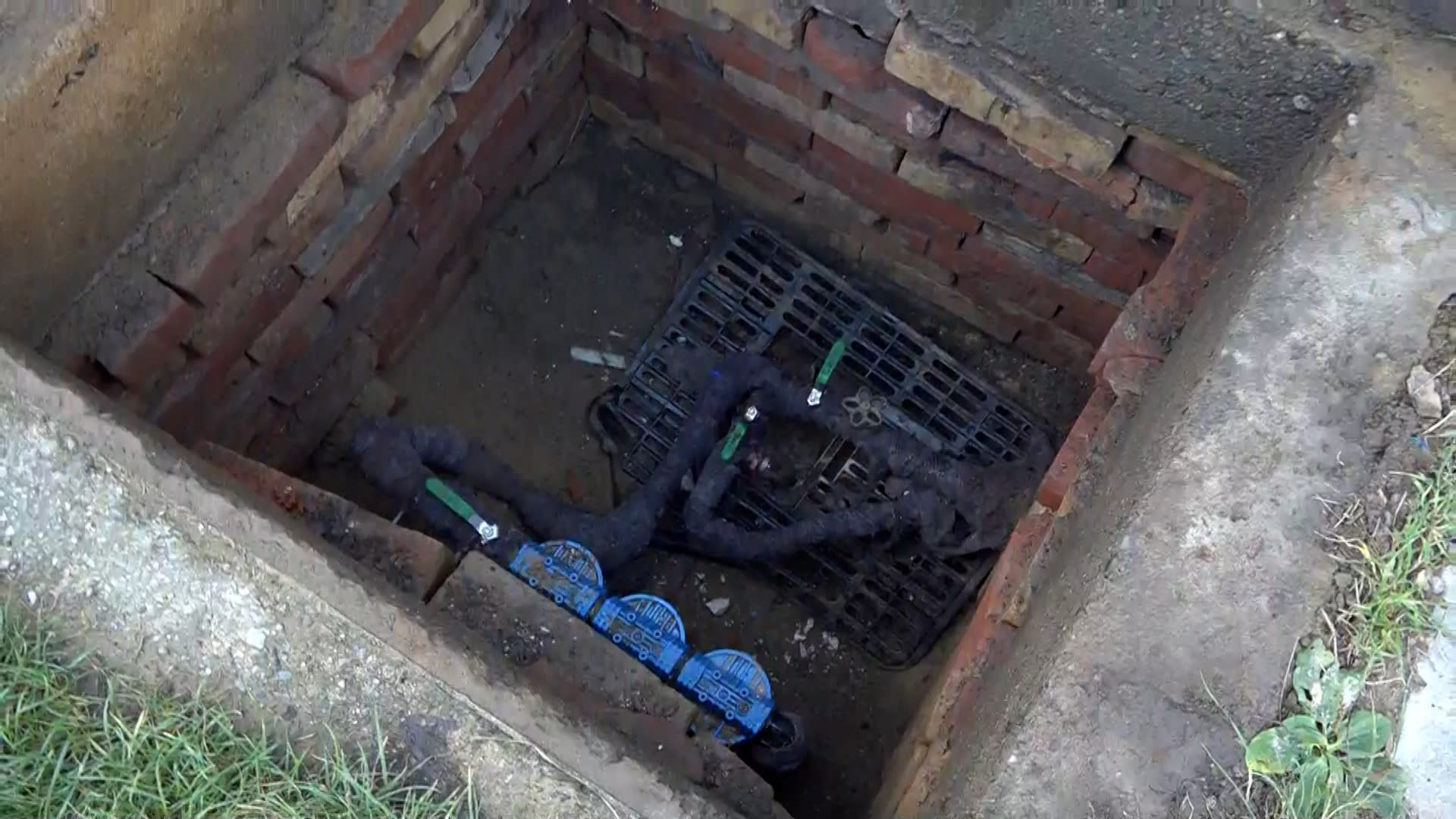 Už dva roky jsou obyvatelé Chlumu bez vody. Obecní studna vyschla.