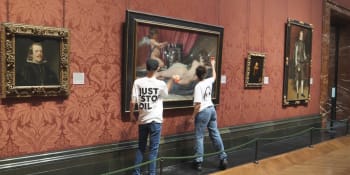 Aktivisté opět zaútočili na umění. V Londýně rozbili sklo obrazu, který už vandalům čelil
