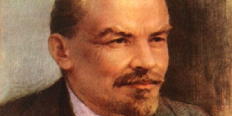 Vladimir Iljič Lenin. V obci Veľké Úľany na Slovensku měli do 2. listopadu 2023 Leninovu ulici, která byla v předvečer bolševické revoluce (VŘSR) v tichosti přejmenována na Dlouhou.