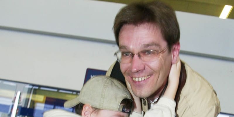 Pavel Horňák žije poklidným rodinným životem. Na snímku se svým synem v roce 2004. 