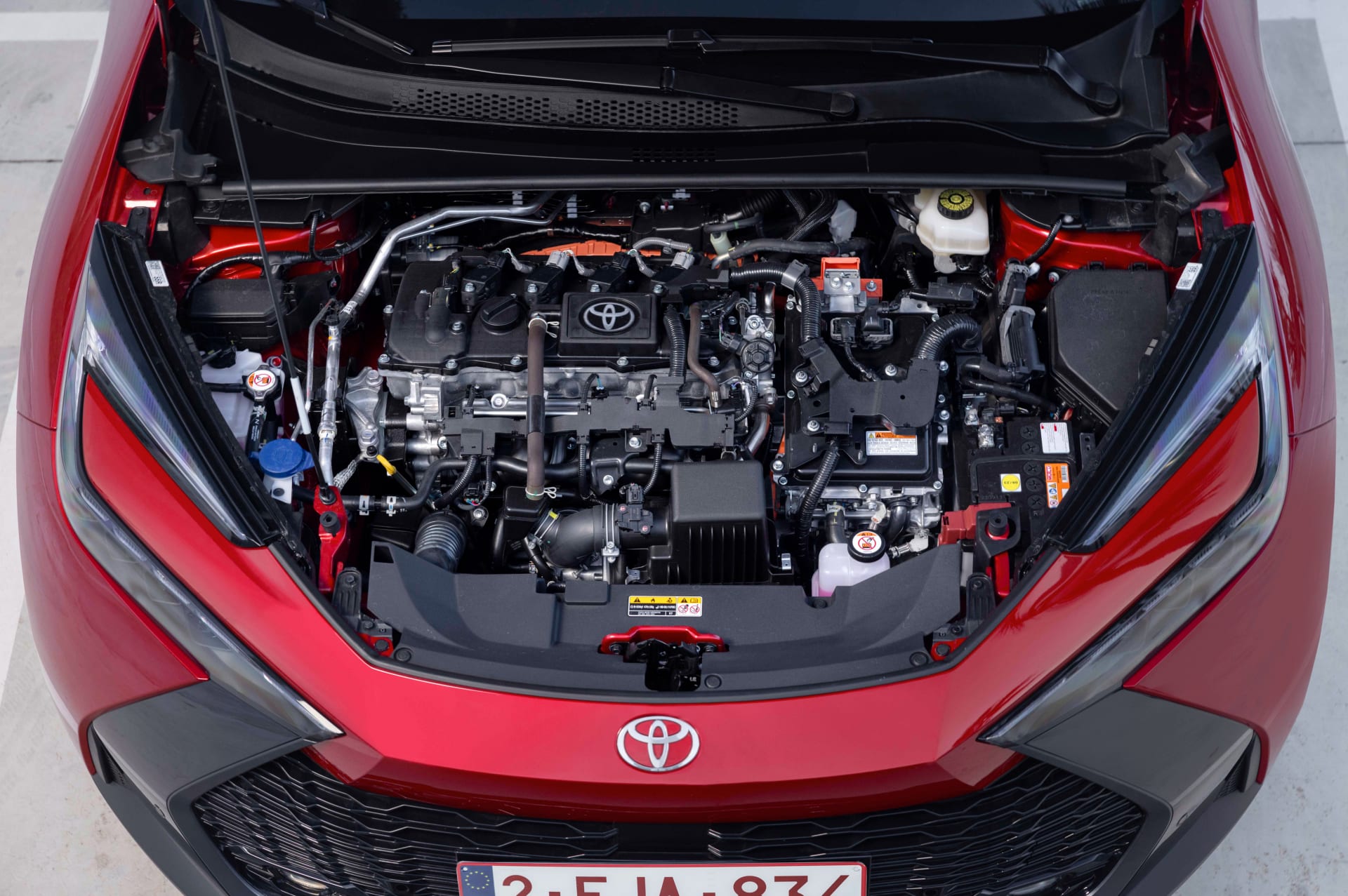 Nová Toyota C-HR nabízí tři full-hybridní pohony a jeden plug-in hybridní.