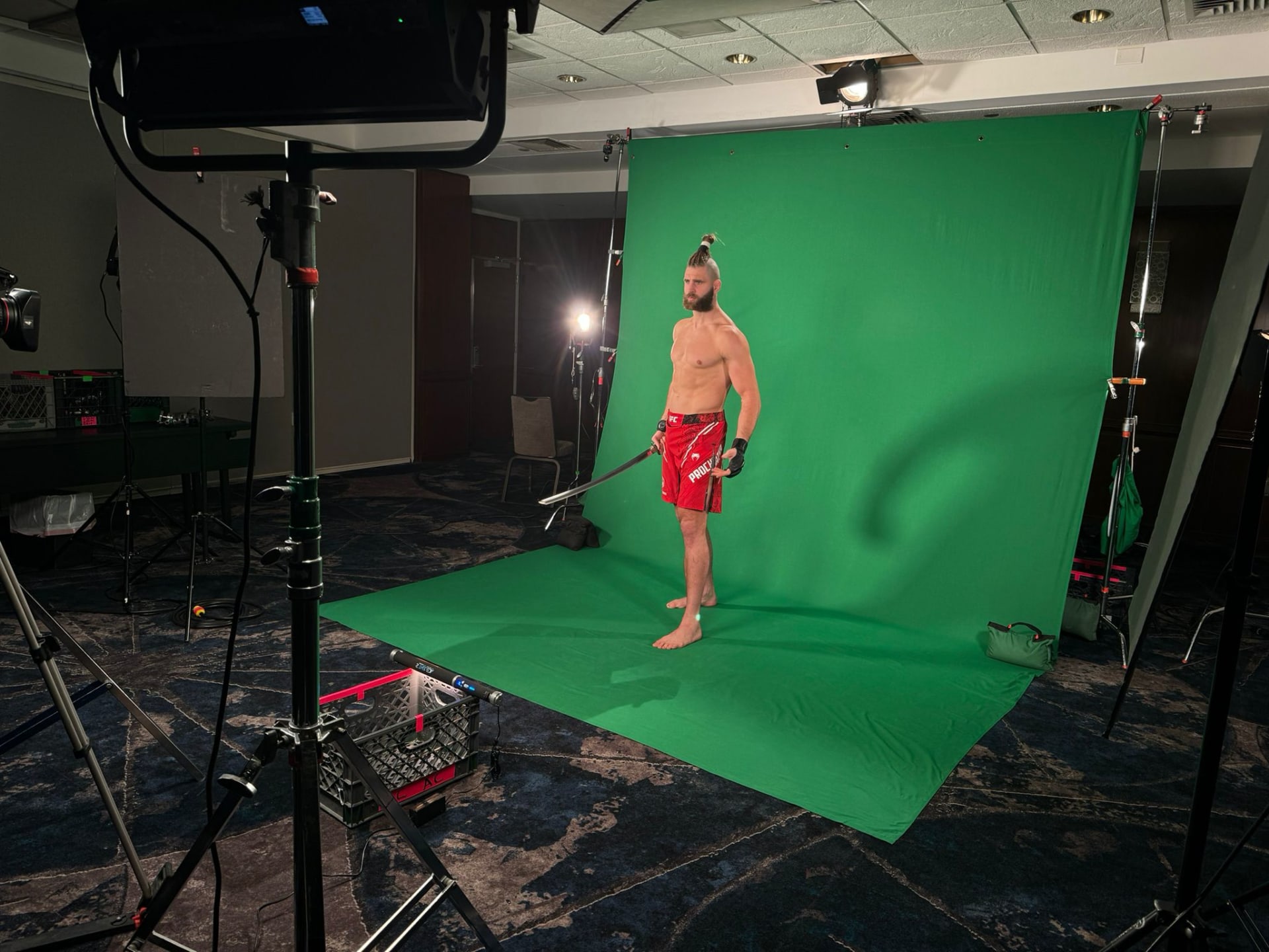Jiří Procházka během focení před turnajem UFC 295