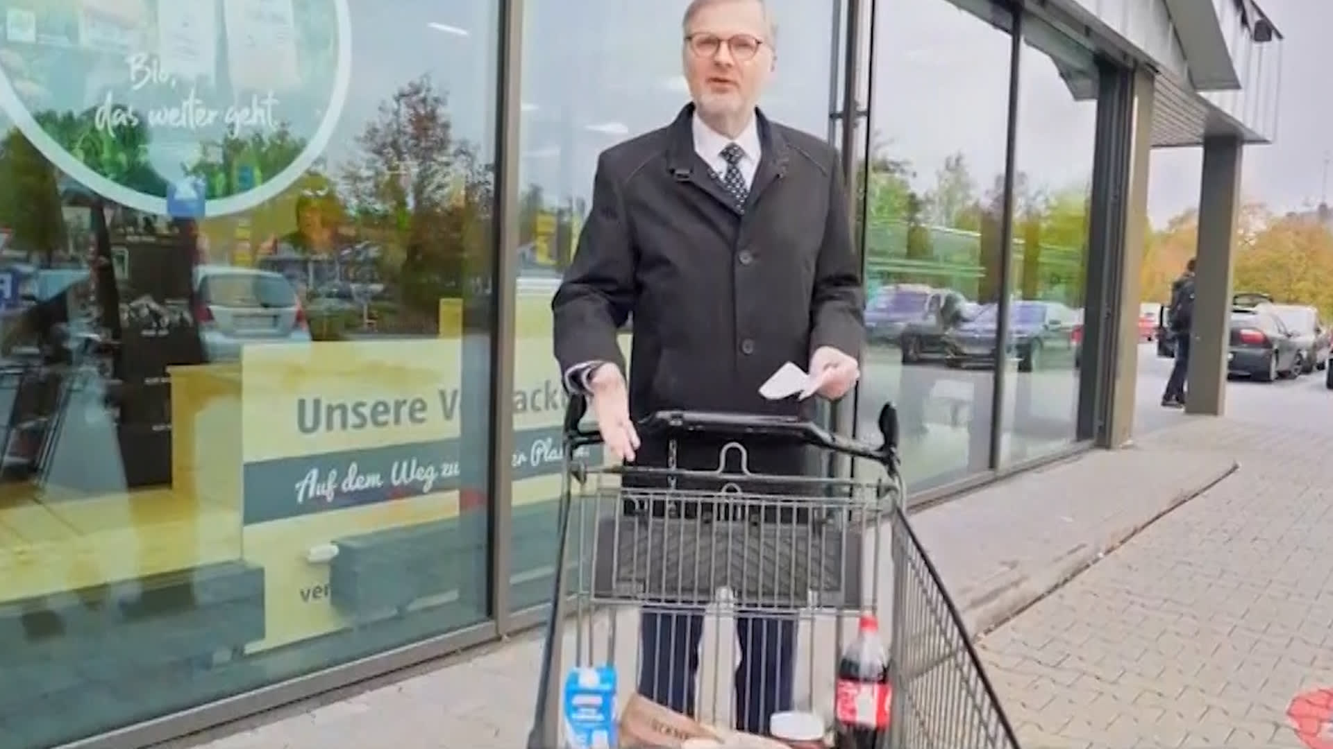 Premiér Petr Fiala na nákupu v Německu