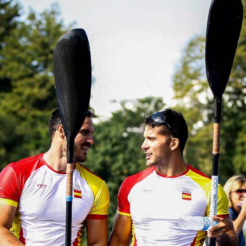 Olympijští vítězové z deblkajaku Cristian Toro a Saúl Craviotto 
