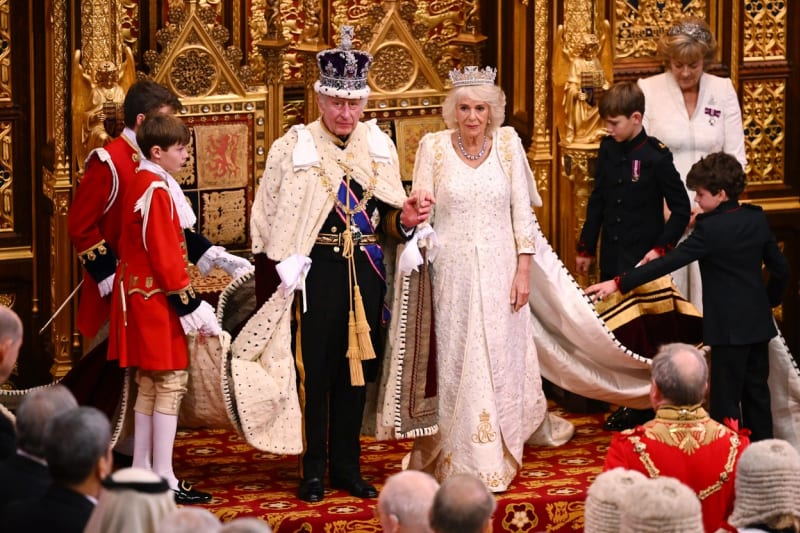 Král Karel III. poprvé od své korunovace zavítal do Sněmovny lordů.