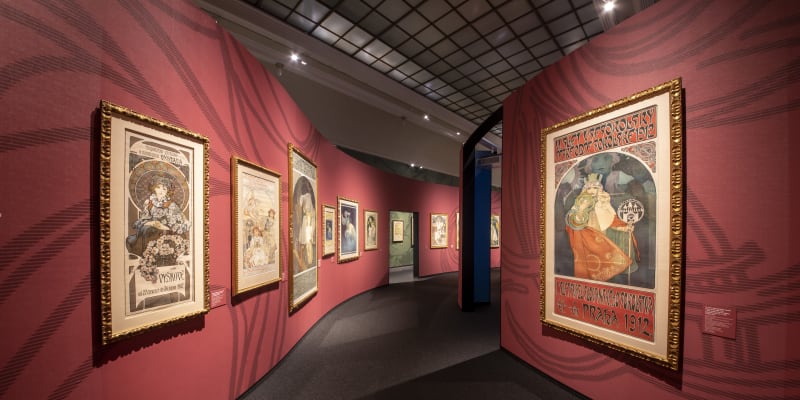 Výstava děl Alfonse Muchy, do kterých mohou lidé investovat.