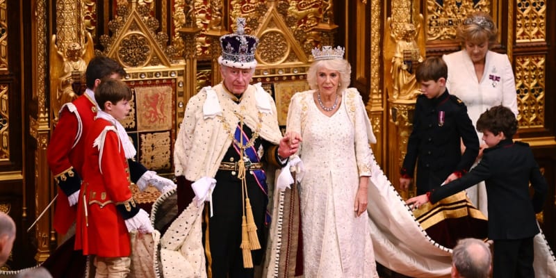 Král Karel III. poprvé od své korunovace zavítal do Sněmovny lordů.