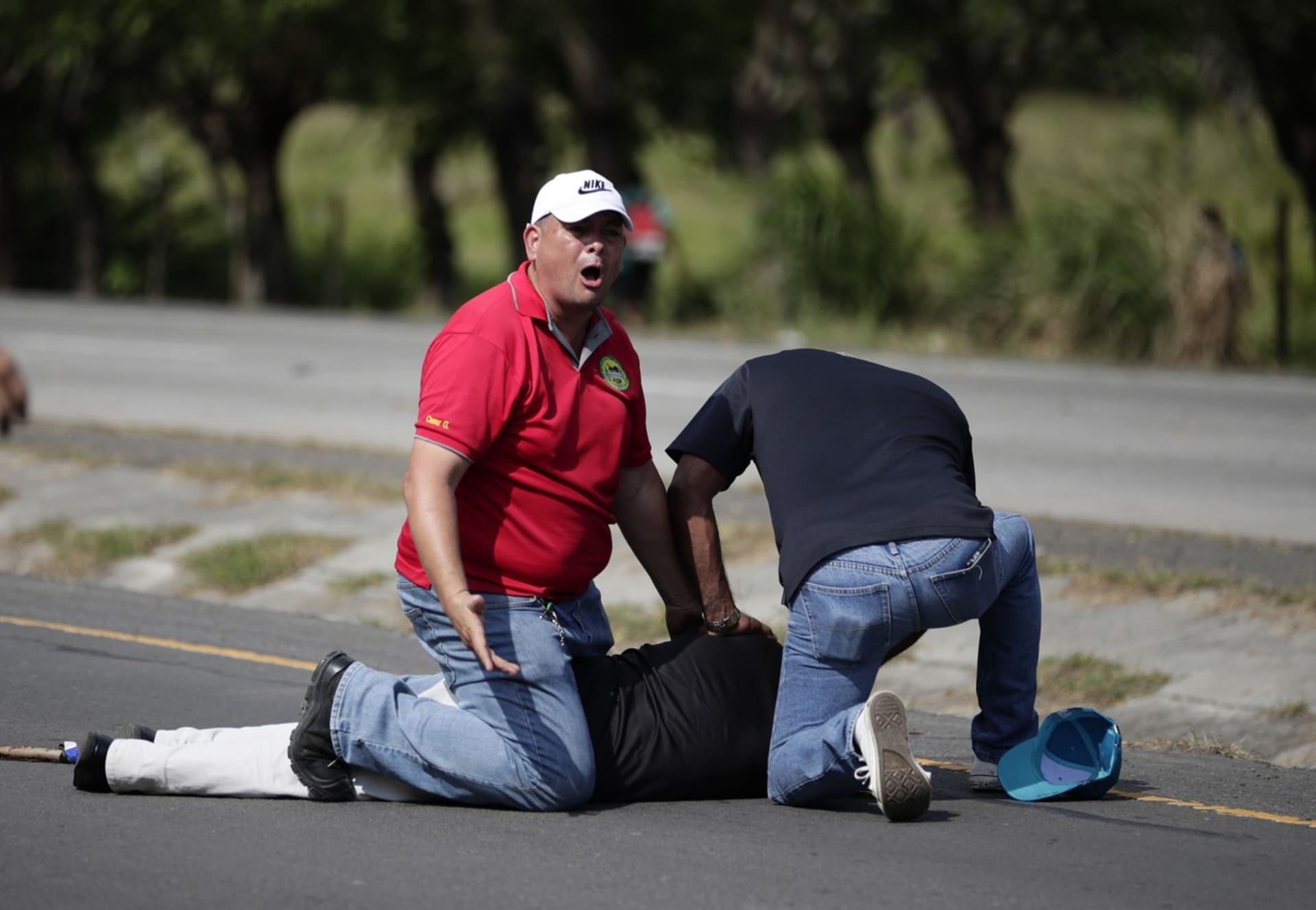 Řidič v Panamě zastřelil dva klimatické aktivisty, kteří blokovali silnici poblíž města Chame.