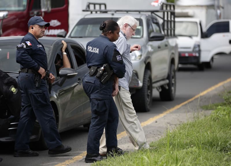 Řidič v Panamě zastřelil dva klimatické aktivisty, kteří blokovali silnici.