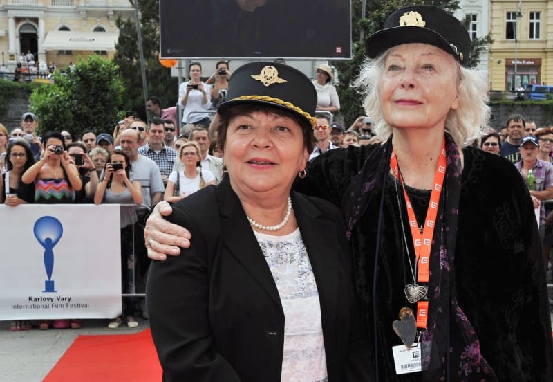 Jitka Zelenohorská s herečkou Květou Fialovou na filmovém festivalu v Karlových Varech
