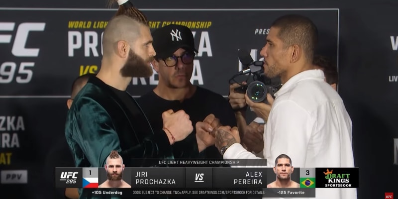 Jiří Procházka po tiskové konferenci k sobotnímu turnaji UFC 295 poprvé pohlédl tváří v tvář soupeři Alexu Pereirovi.