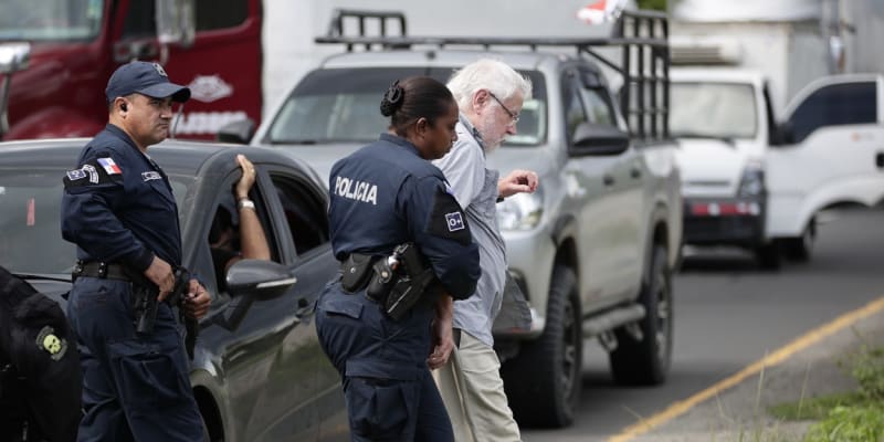 Řidič v Panamě zastřelil dva klimatické aktivisty, kteří blokovali silnici.