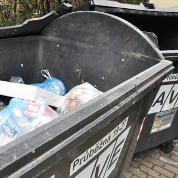 Nález mrtvého novorozence odhozeného do nádoby na odpad mezi bytovými domy v Průběžné ulici ve Strašnicích vyšetřují pražští kriminalisté.