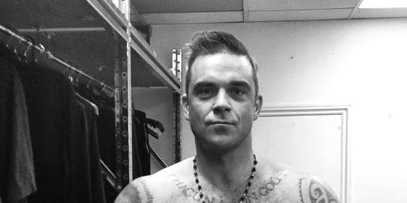 Robbie Williams si vždy udržoval postavu posilováním.