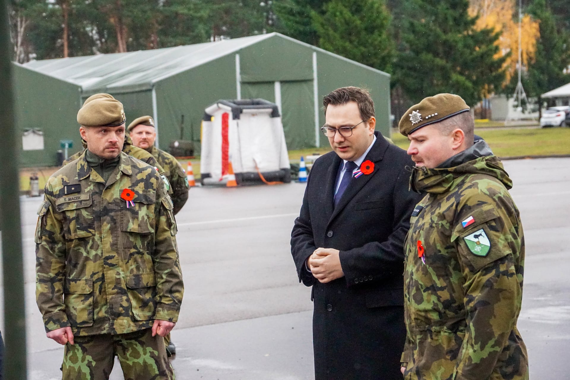 Ministr zahraničí Jan Lipavský se podíval na základnu NATO v litevské Rukle, kde působí i čeští vojáci.