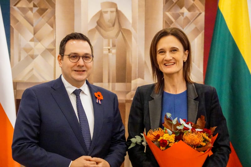 Český ministr zahraničí Jan Lipavský při návštěvě Litvy jednal také s předsedkyní tamního parlamentu Viktorijí Čmilyt-Nielsenovou.