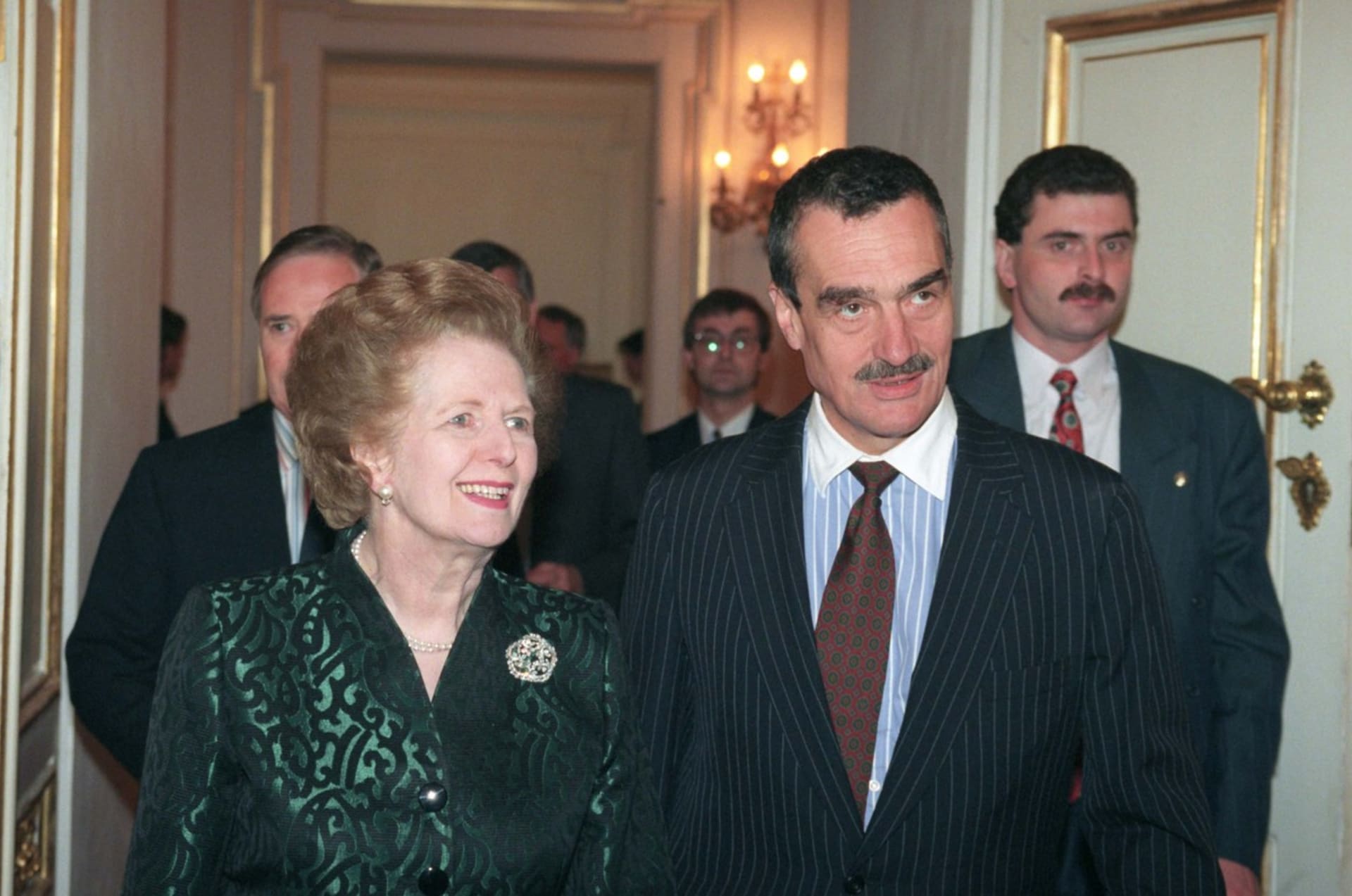Karel Schwarzenberg se během své politické kariéry setkal s řadou významných osobností, například s někdejší britskou ministerskou předsedkyní Margaret Thatcherovou.