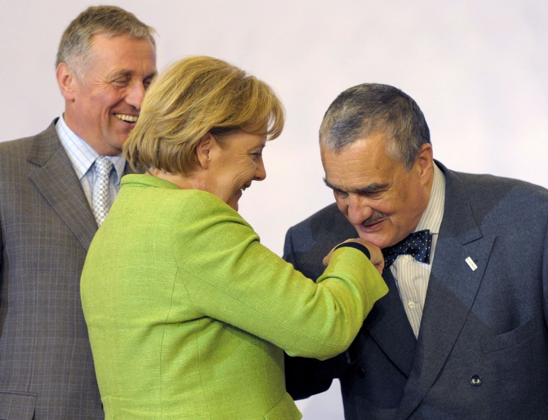 Karel Schwarzenberg se během své politické kariéry setkal s řadou významných osobností. Například s německou kancléřkou Angelou Merkelovou.