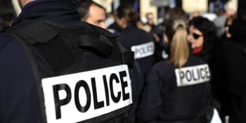 Střelba u fastfoodu ve Francii: Útočníci pálili z kalašnikova, na místě zemřeli muž a žena