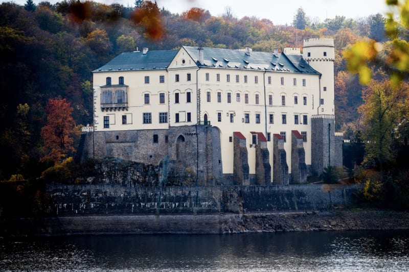 Zámek Orlík nad Vltavou patří rodině Schwarzenbergů. 