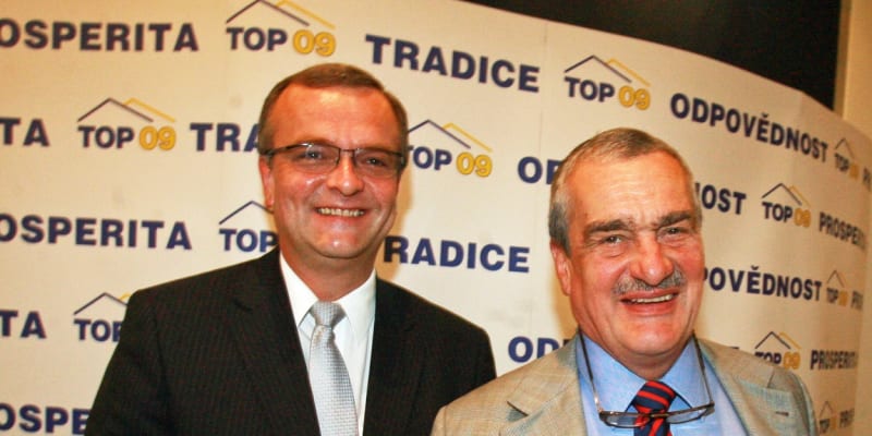 Karel Schwarzenberg s Miroslavem Kalouskem coby otcové zakladatelé TOP 09.
