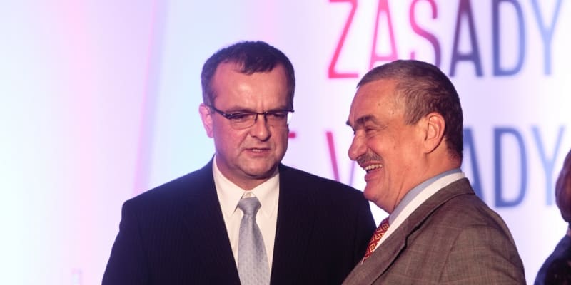 Karel Schwarzenberg s Miroslavem Kalouskem coby otcové zakladatelé TOP 09.