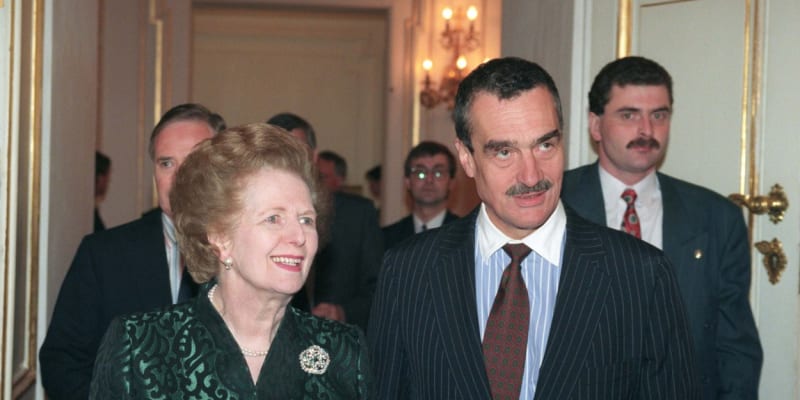 Karel Schwarzenberg se během své politické kariéry setkal s řadou významných osobností. Třeba s někdejší britskou ministerskou předsedkyní Margaret Thatcherovou