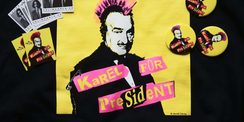 Symbolem prezidentské kampaně Karla Schwarzenberga v roce 2013 byly placky a trička s jeho podobiznou doplněnou o punkáčské číro. Tehdejší ministr zahraničí v dané době získával hlasy mladých voličů.