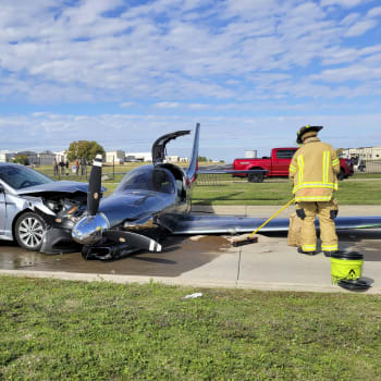 Nouzové přistání letadla v Texasu skončilo havárií.