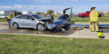 Záběry tvrdého dopadu letadla: Pilot v USA přelétl ranvej a naboural do projíždějícího auta