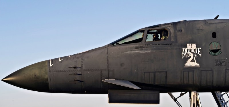 Rockwell B-1 Lancer je bombardér s měnitelnou geometrií křídel