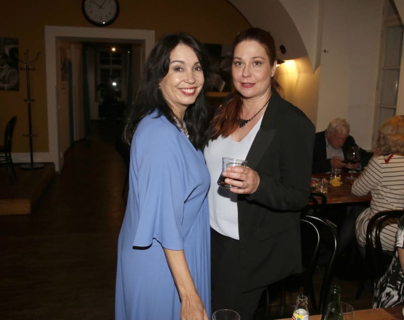 Klára s hereckou kolegyní Nelou Boudovou. 