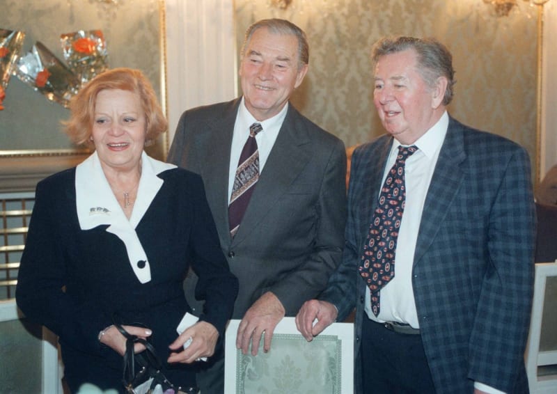 Jiří Vala s hereckými kolegy Ninou Jiránkovou a Bohuslavem Švarcem. 