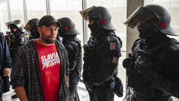 Polsko vydalo odsouzeného Tomáše Čermáka. Dezinformátor byl na útěku