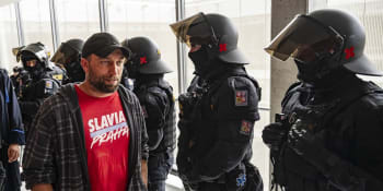 Polsko vydalo odsouzeného Tomáše Čermáka. Dezinformátor byl na útěku