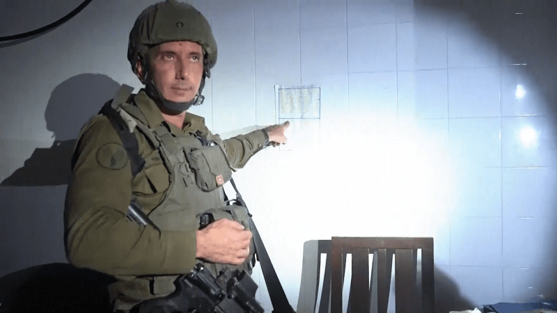 Izraelská armáda zavedla štáb CNN do tunelů pod jedné z nemocnic v Gaze.