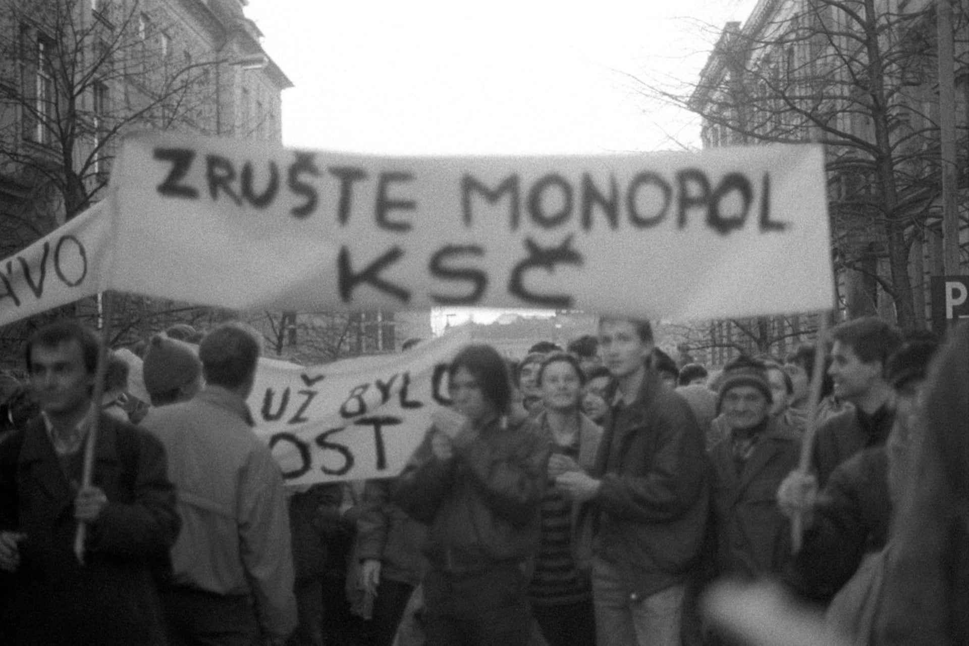 Listopadové události v Praze v roce 1989. 