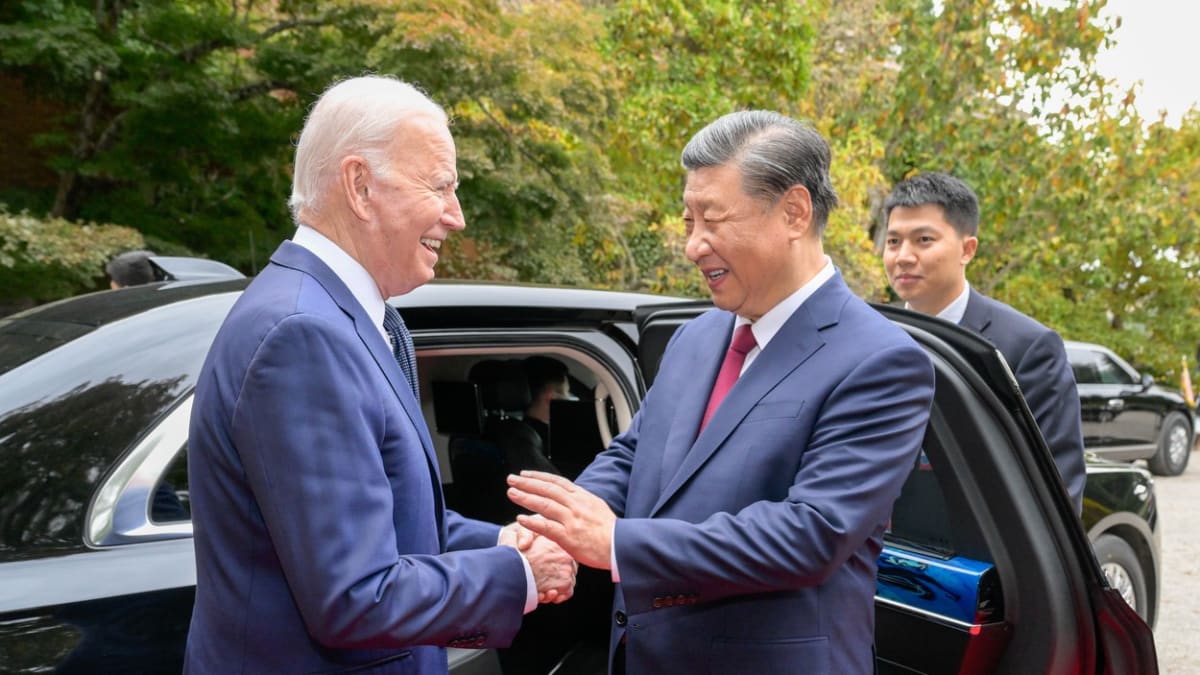 Joe Biden vítá v Kalifornii Si Ťin-pchinga (15. 11. 2023).