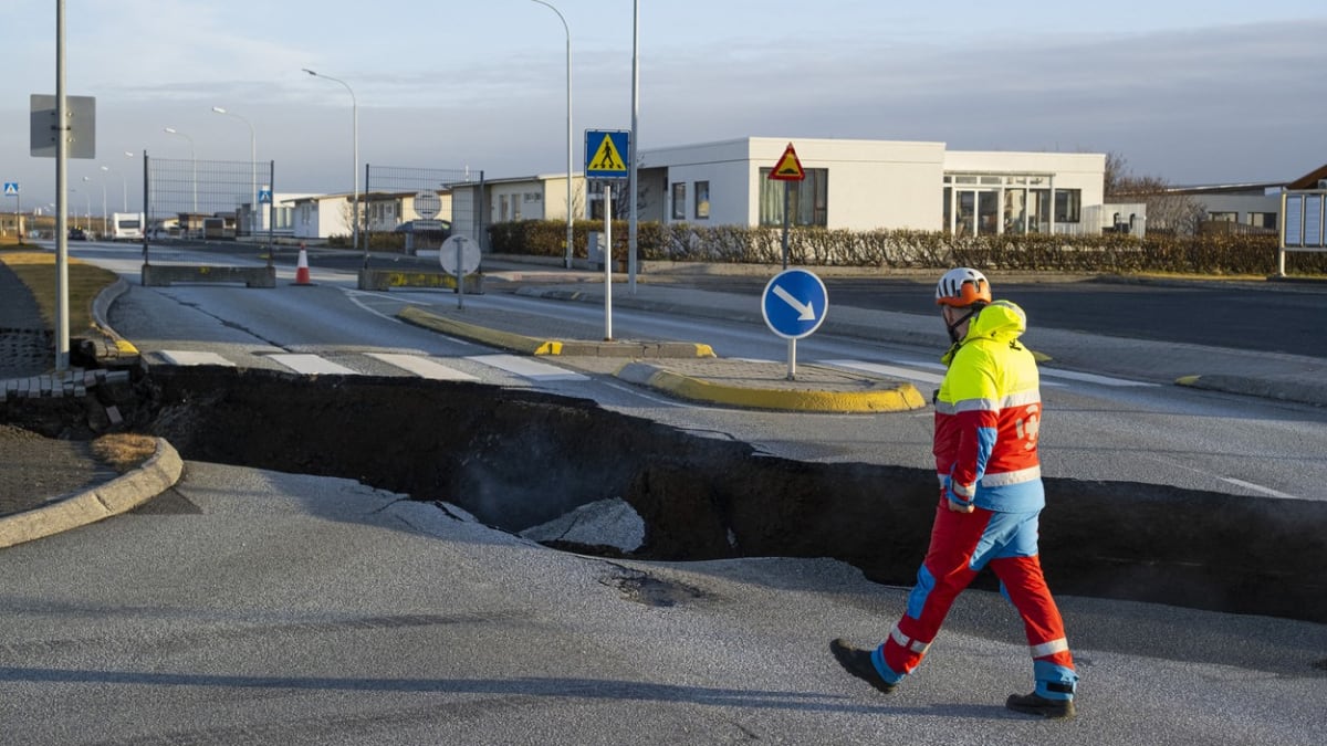 Islandské město Grindavík bylo evakuováno kvůli erupcím.