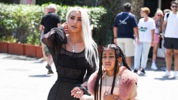 Kim Kardashian je zklamaná. Její desetiletá dcera North okrádá kamarády