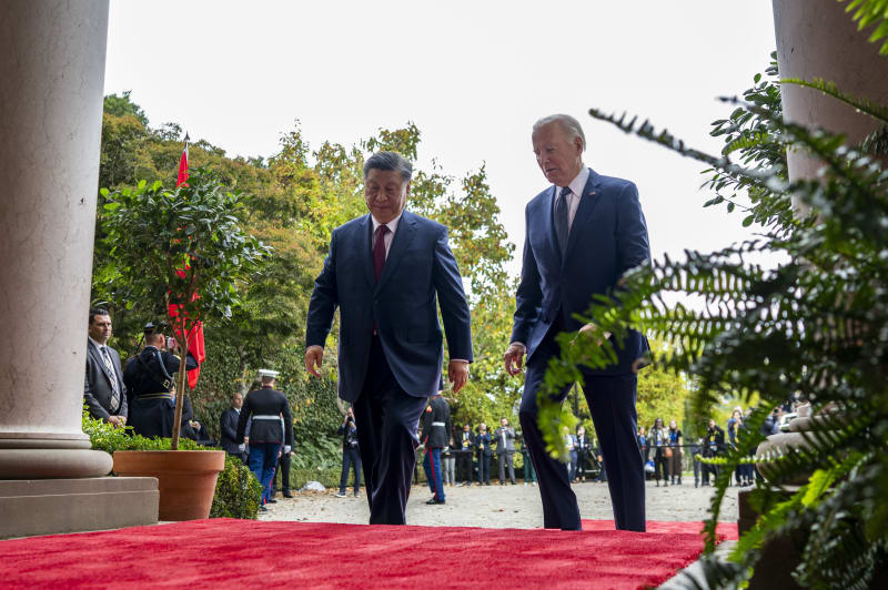 Prezident USA Joe Biden a jeho čínský protějšek Si Ťin-pching