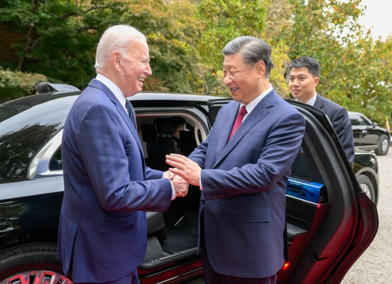Joe Biden vítá v Kalifornii Si Ťin-pchinga (15. 11. 2023).